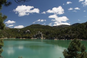 Priehrada Embalse de Aquascebas. 