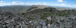 Panoráma z vrchu Pico Cervero - hrebeň pohoria Sierra de Quitama smerom na západ, 06.05.2024.
