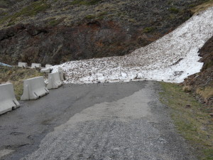 Sneh na ceste k tunelu, Embalse de Llauset, 13.05.2024. 
