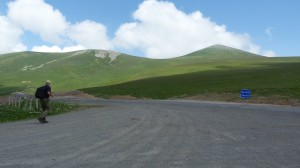 V priesmyku Ilgar Dagi Gečidi 2550 m.n.m., Turecko.