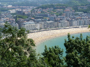 Plná pláž Playa de la Concha, San Sebastián, 18.06.2017, 15:28 hod. 