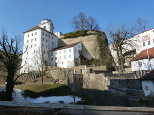 Hrad Oberhaus z jedného z jeho nádvorí.