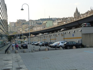 Pohľad na Janov ( Genova ) z prístavu.