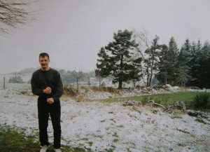 Massif Central-neuveriteľné ale v máji vo Francúzku sneží. Sme vysoko asi 1000 m.n.m., za mestom Le Puy, 05.05.2002. 